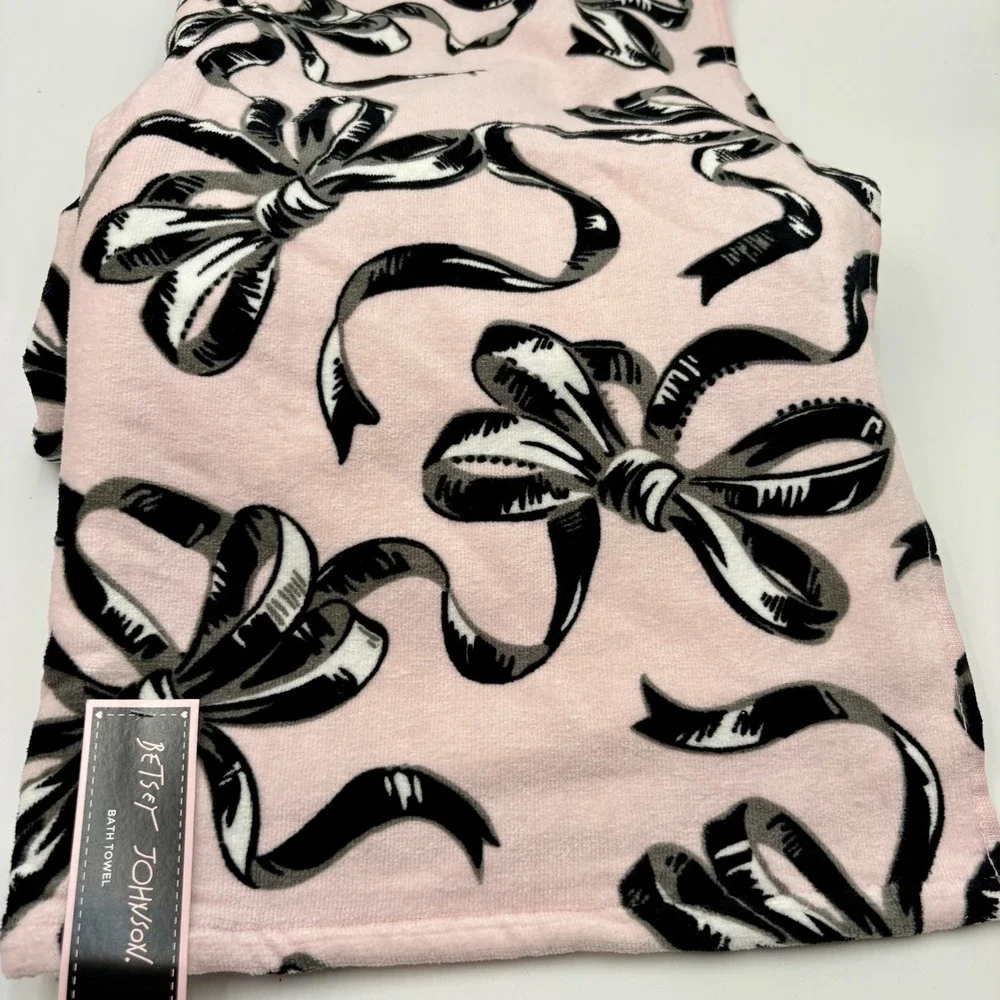 Betsey Johnson Pink Black White Bow Ribbon Print Cotton Bath Towels Set of 2